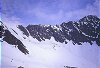 Sul ghiacciaio della Wildes Hinterbergl, a fronte la parte rocciosa che divide il ghiacciaio inferiore da quello superiore