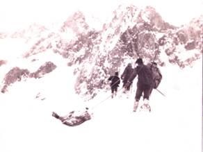 http://www.webalice.it/tito.diblasi/recupero%20alpini%201917.jpg
