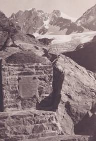 http://www.webalice.it/tito.diblasi/monum%20alpini%20in%20costruz.jpg