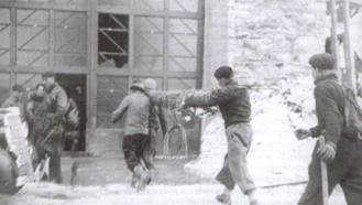 izourt3.jpg (86514 byte)